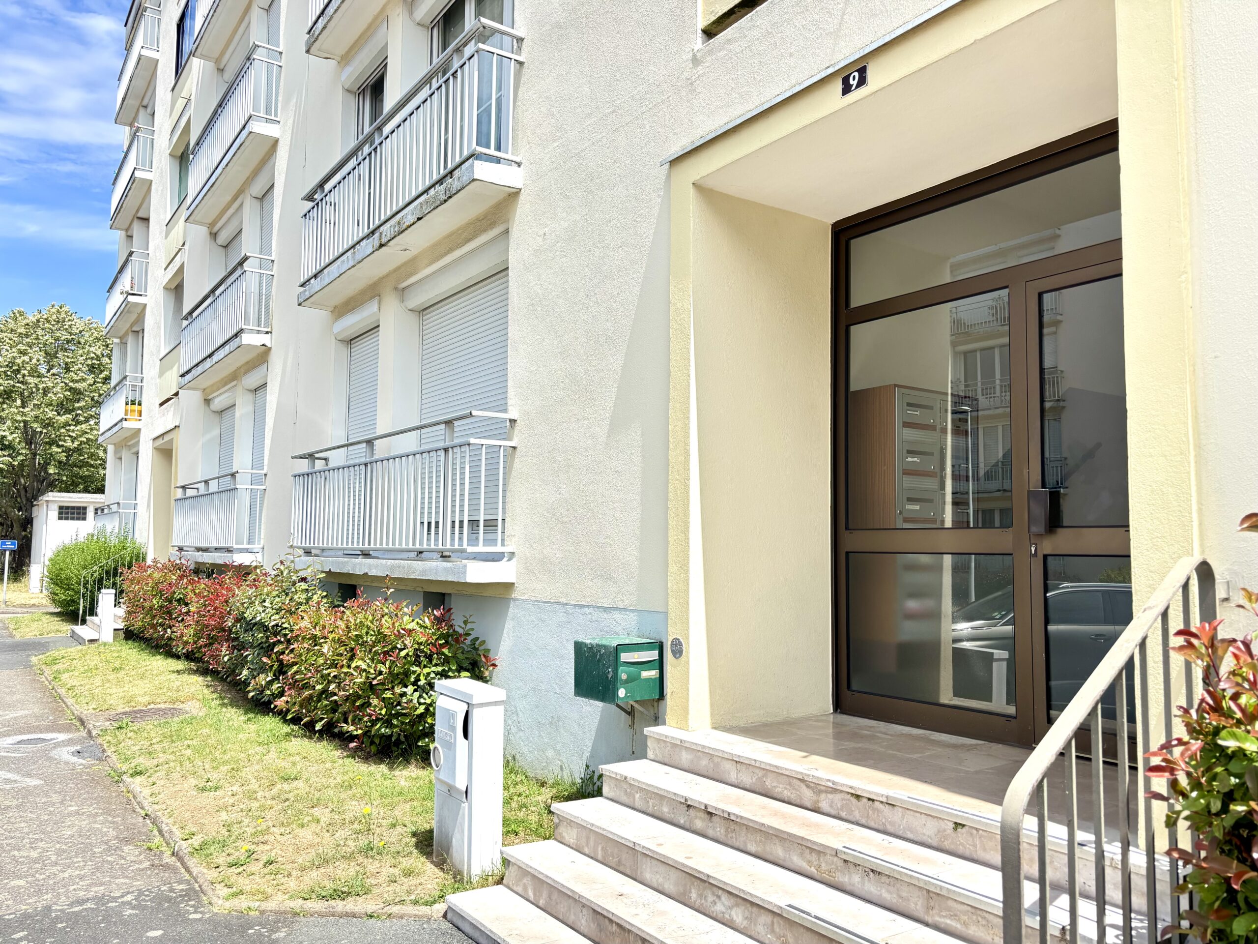 IMG_9178.Agence-immobiliere-reze-biens-en-ville-appartement-balcon-petite-residence